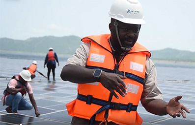 Videotipp/DW: Ghana setzt auf grüne Energie mit schwimmender Solaranlage